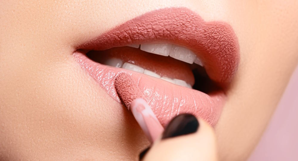 liquid lipstick application